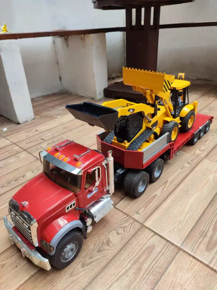 Mainan Truk FlatBed dengan truk loader made in Germany