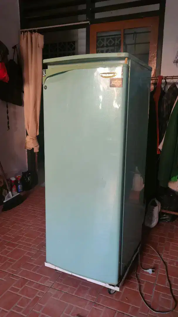 Kulkas 1 pintu sharp masih dingin