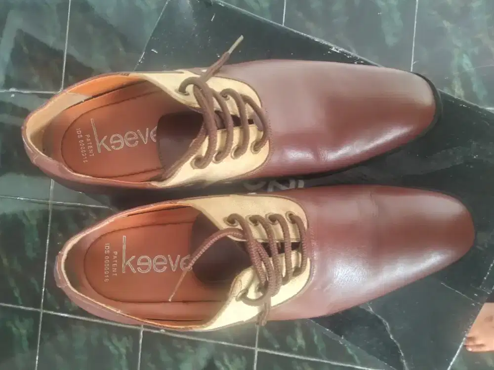 Sepatu Keeve Penambah Tinggi