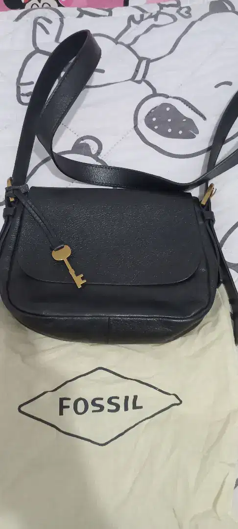 Tas Fossil kulit warna Hitam