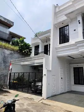 dijual murah, rumah baru 2,lantai plus kolam renang