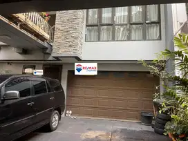 Dijual Rumah 2 Lantai Di Cluster Springhill Golf Residence