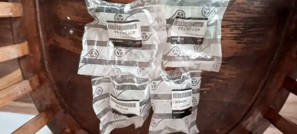 Bushing Arm Mobil Xpander Big Small ORI Mitsubishi-Baru (4pcs)