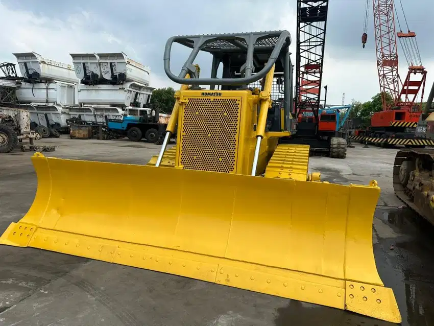 Bulldozer Komatsu D85ESS-2 thn 2013