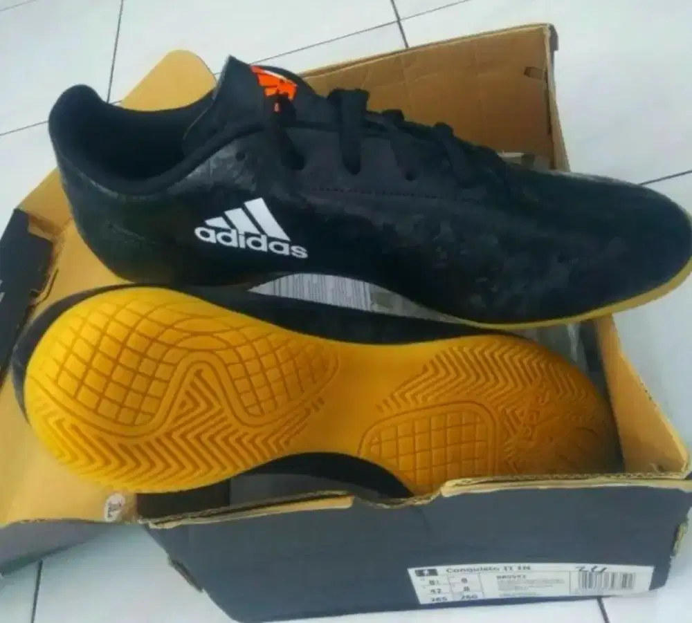 Sepatu Futsal Adidas Conquisto...