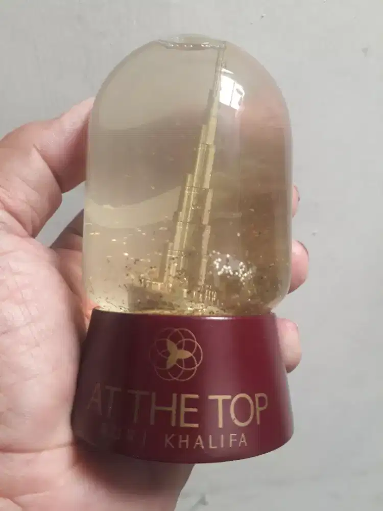 Antik vintage mulus like new souvenir bola salju burj khalifa dubai