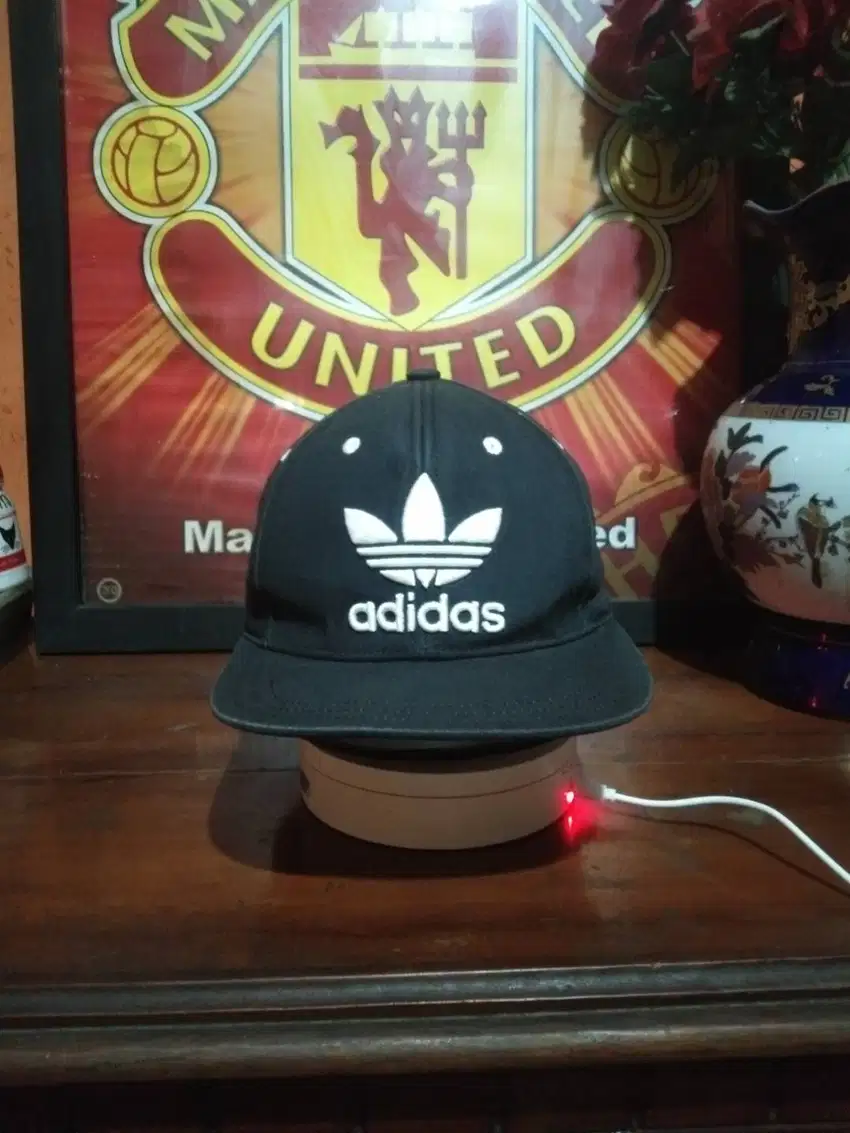 Topi adidas trifoil