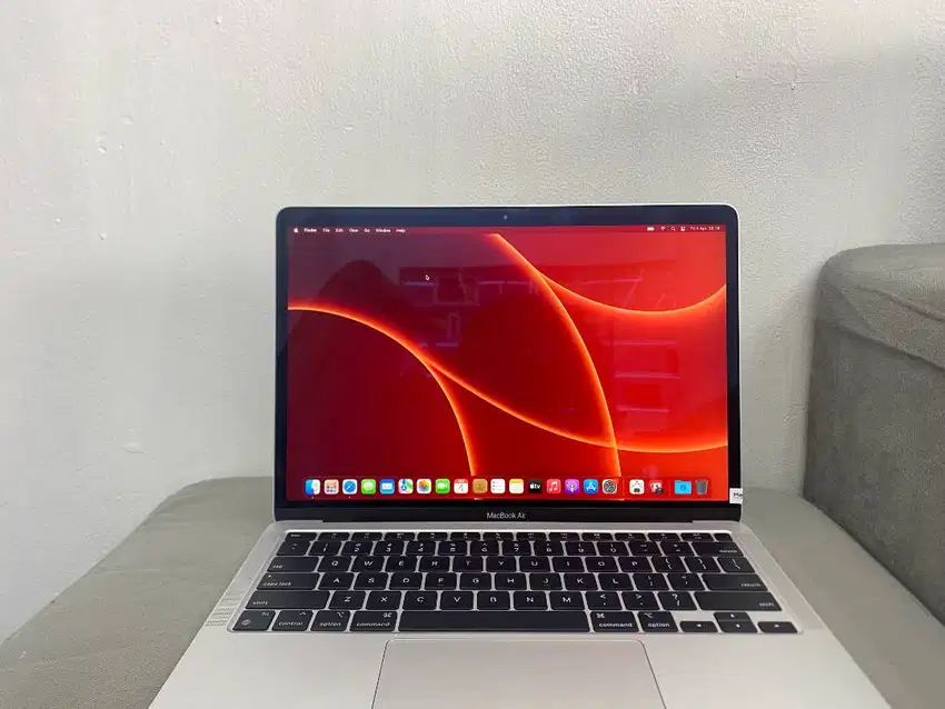 MACBOOK AIR 2020 13 INCH 8/256GB M1 SEOND LIKE NEW!