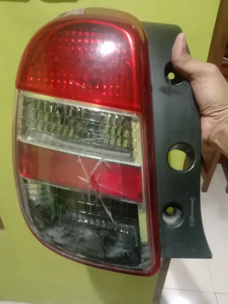 Lampu belakang (stop lamp) mobil Nissan march sebelah kiri