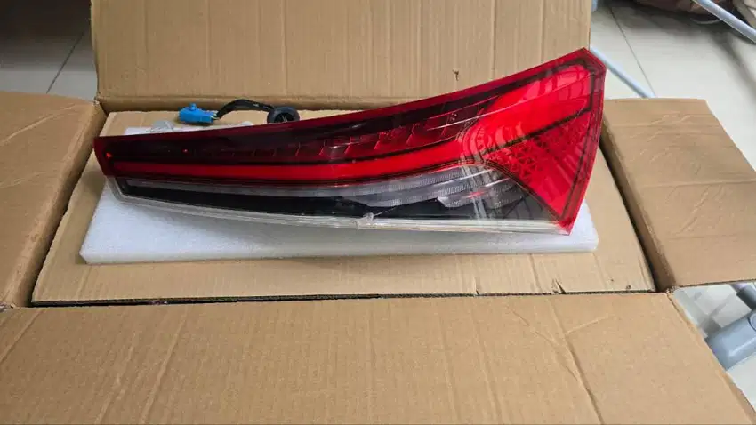Lampu Kanan Belakang Wuling Almaz RS Pro