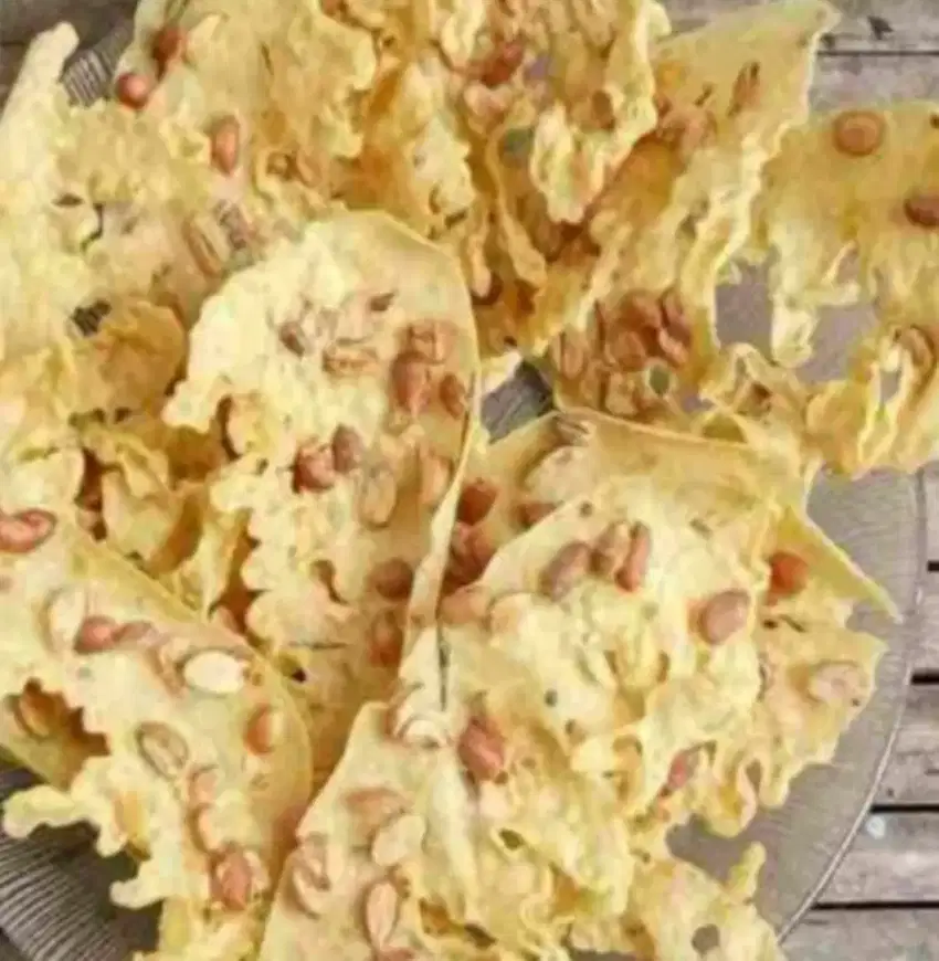 Peyek kacang dan rebon