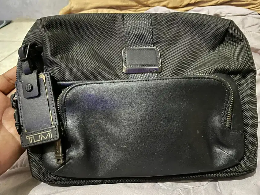 Tas TUMI Lewis crossbody Original.