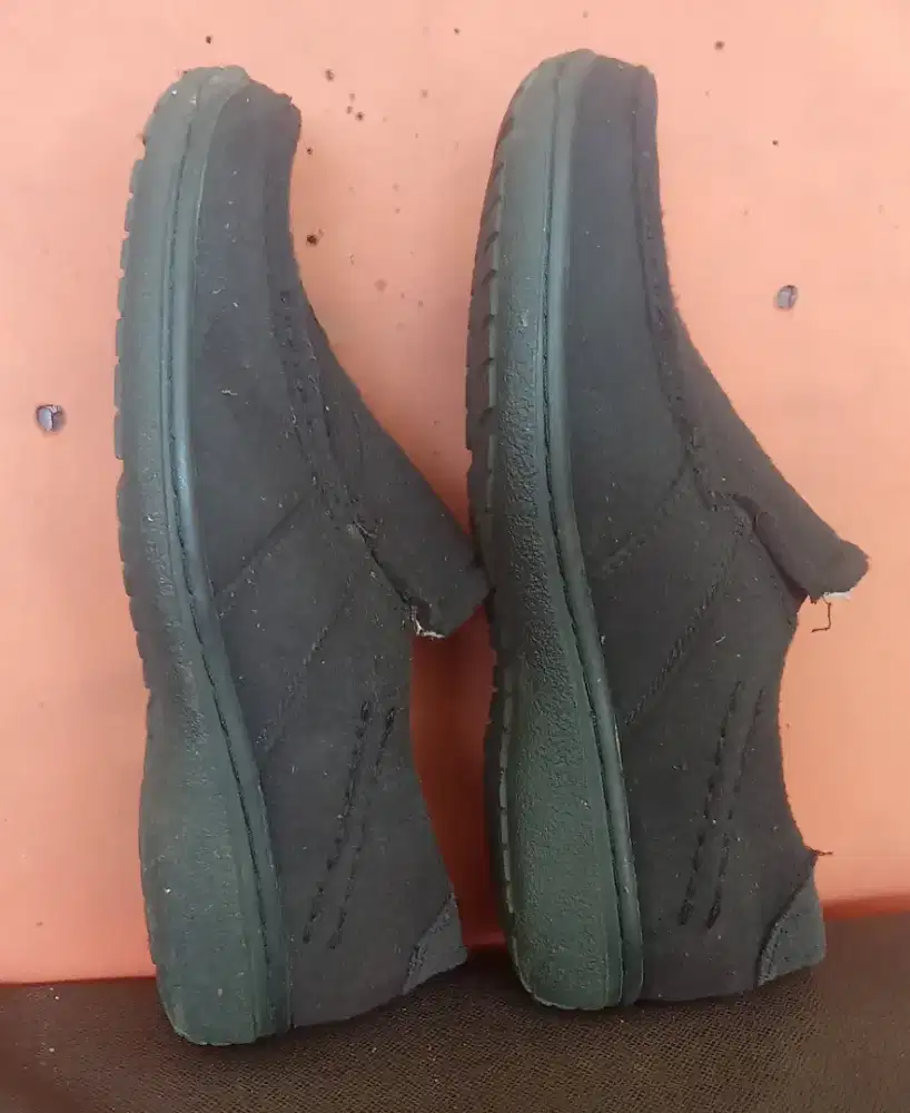 Sepatu kain beludru ukuran 39
