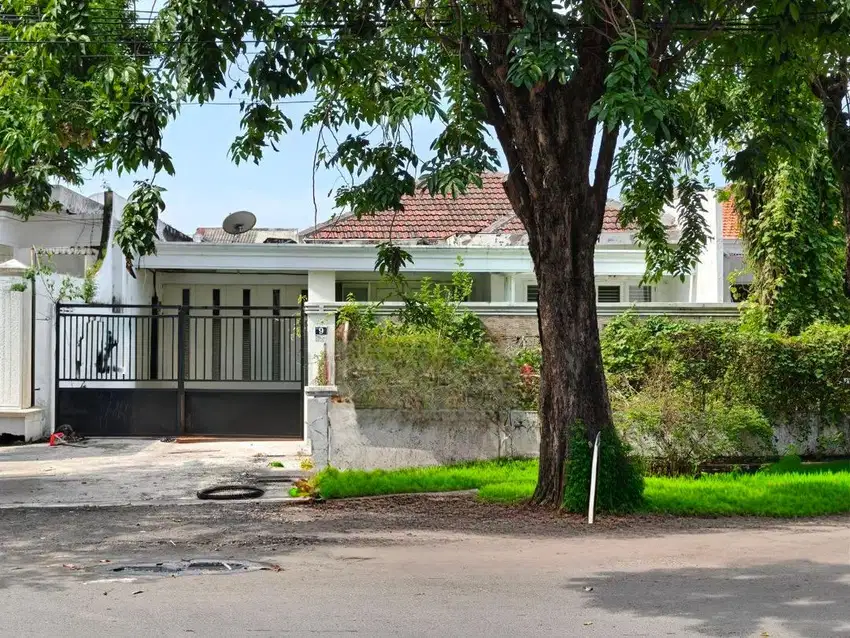 Rumah hitung tanah di nol jalan raya manyar rejo row jalan 12 meter