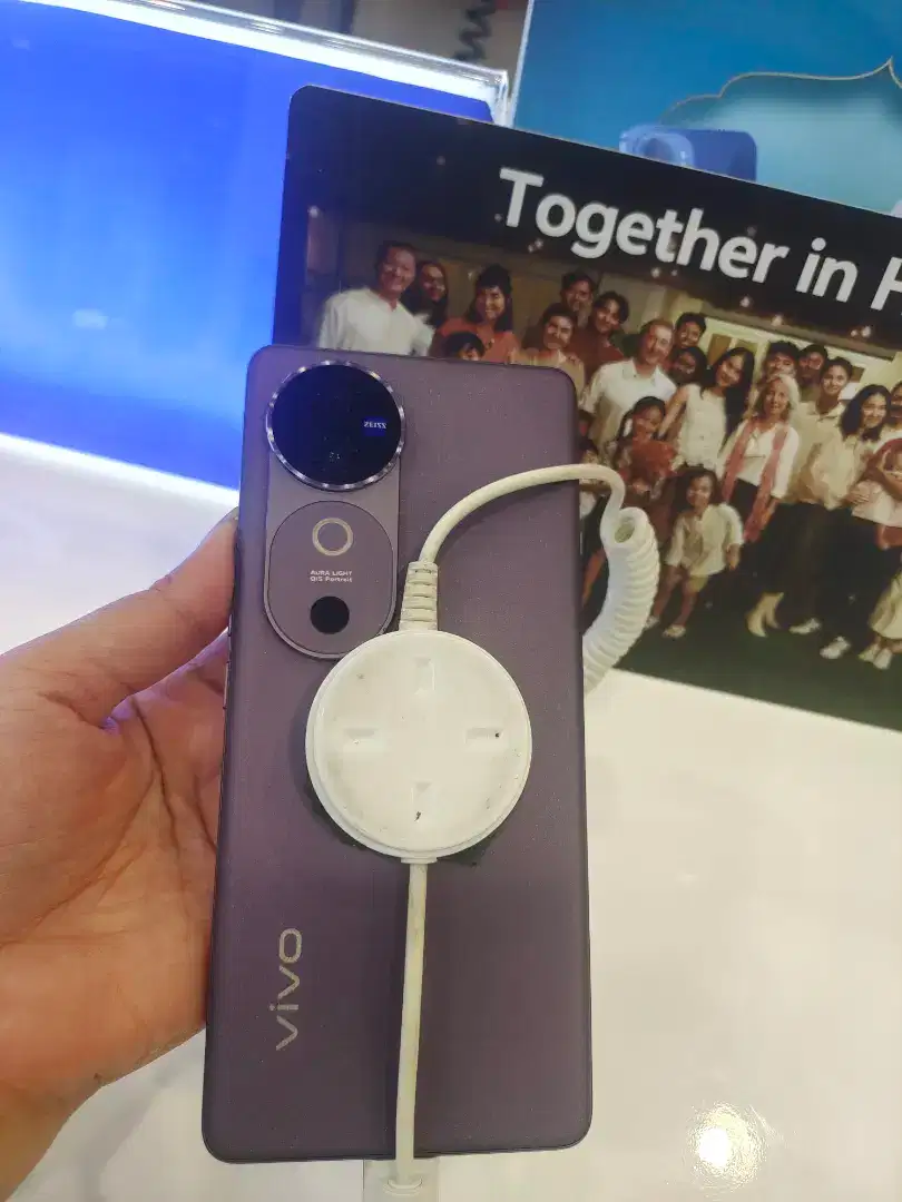 Vivo V40 5G ZEISS MULTIFOCAL (KREDT KTP AJA PROSES 10 MENIT)