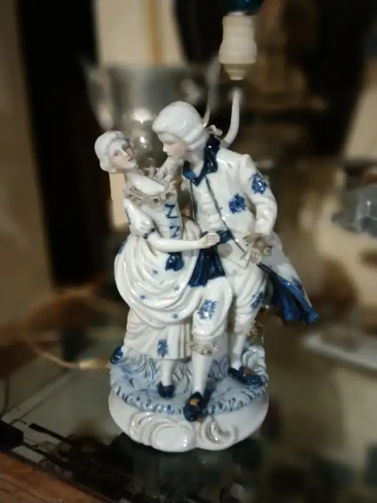 Lampu duduk porselen Antik tua