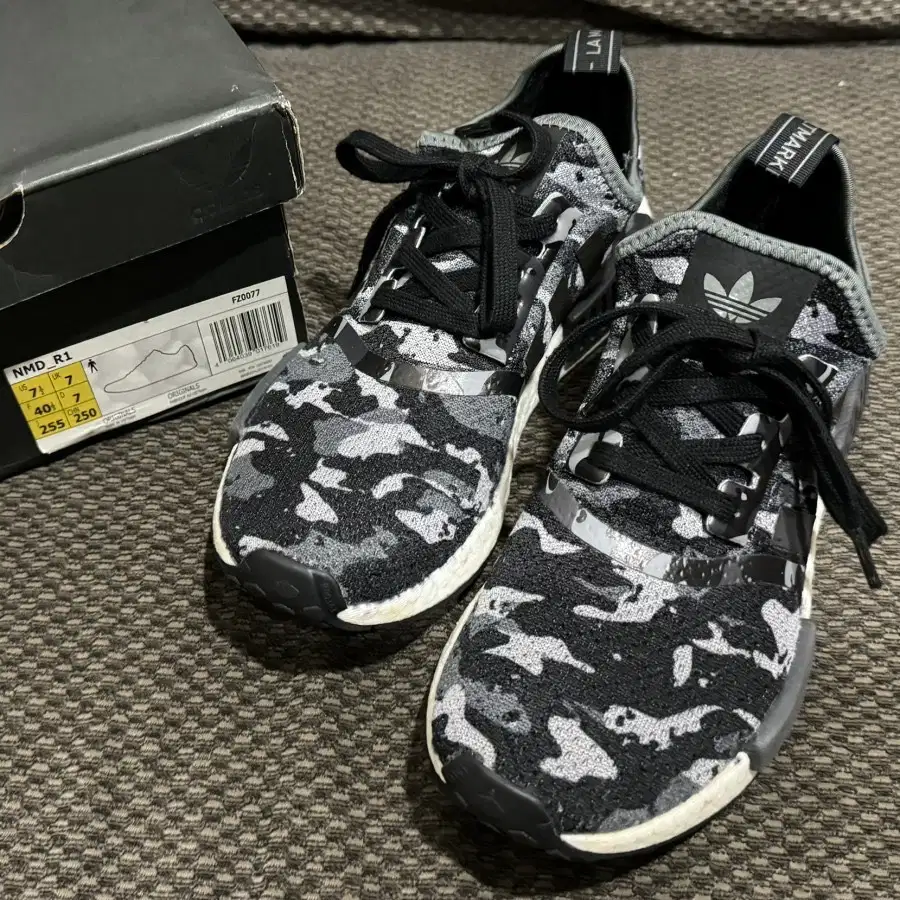 Sepatu ADIDAS NMD R1 Black Camo Grey Original Rare!! (size 40) Mulus M
