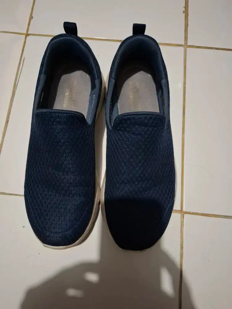 Dijual Sepatu Sketchers GoWalk Flex Original Store.