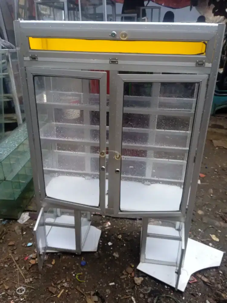 Etalase untuk diatas motor