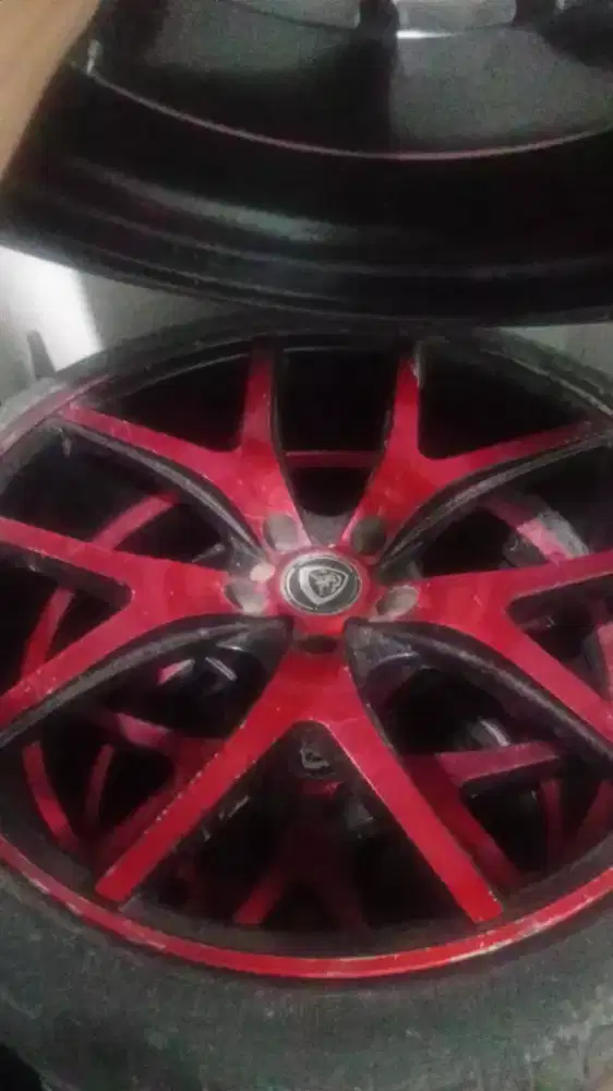 Dijual ring 19 kondisi sangat bagus beserta ban nya mer fireli