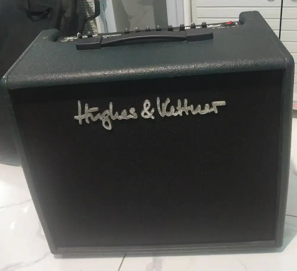 Ampli GitarHughes & Kettner Montana Accoustic guitar and Mic Amplifier