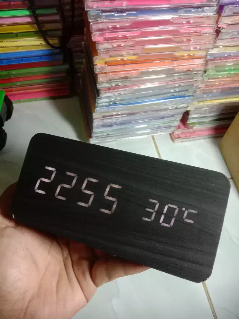 Jam Kayu Model Digital