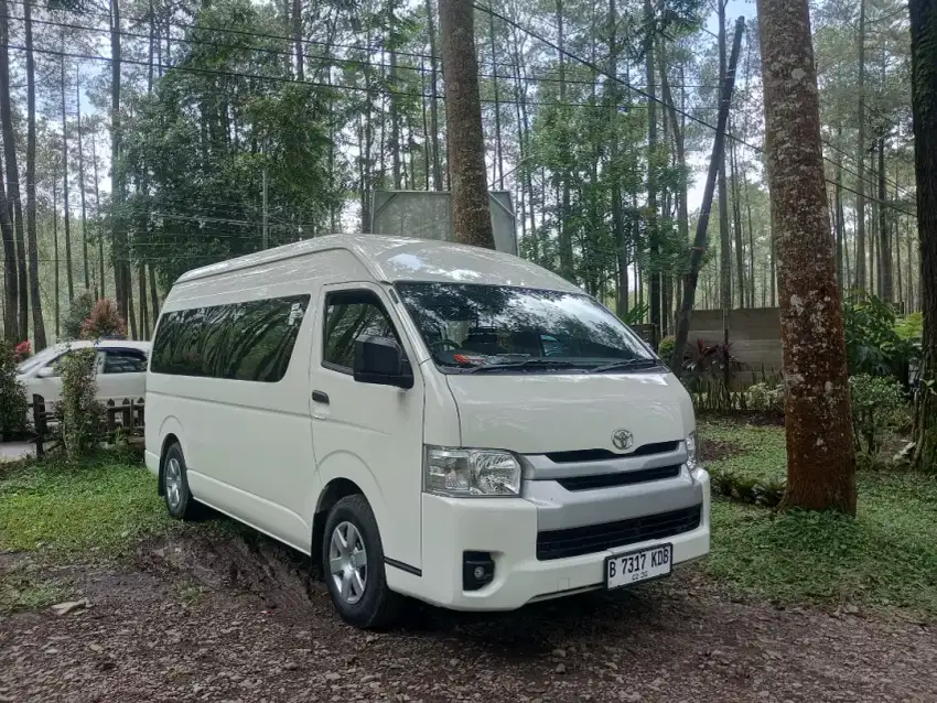 Sewa mobil Hiace commuter 14 penumpang euro 4