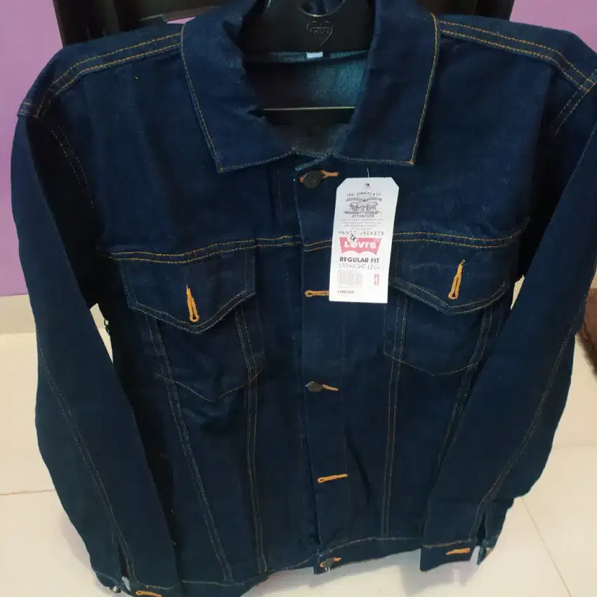 Dijual cepet aja abisin stok jaket Levis XL cwek
