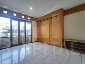Rumah Cakep Di Komplek Setraduta Hanya 10 menit ke Tol Pasteur
