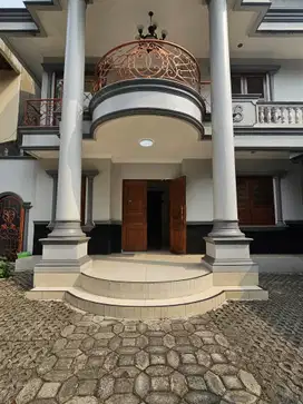 RUMAH TERAWAT SIAP HUNI COCOK UNTUK HUNIAN ATAU KANTOR KEBAYORAN BARU