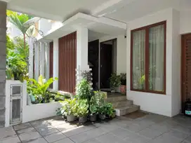 Di Jual Rumah Cantik Dan Strategis Di Bintaro