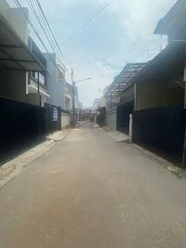 Jual Cepat Rumah Siap Huni Tinggi Dari Jalan di Sunter Garden