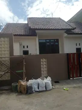 DIJUAL RUMAH LANTAI 1 LOKASI RESIDENT DALUNG