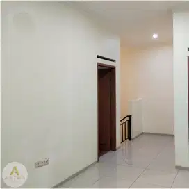 dijual rumah 2 lantai minimalis setrasari sarijadi pasteur