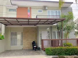 Rumah dengan kolam renang pribadi di kota Mataram