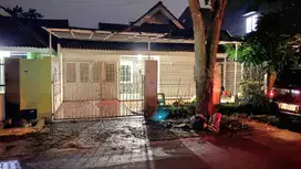 Rumah Griya Loka Pinggir Jalan Raya Bisa Bangun 3 Ruko
