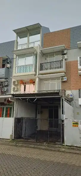 dijual rumah 3 lantai cluster Katamaran pik 1