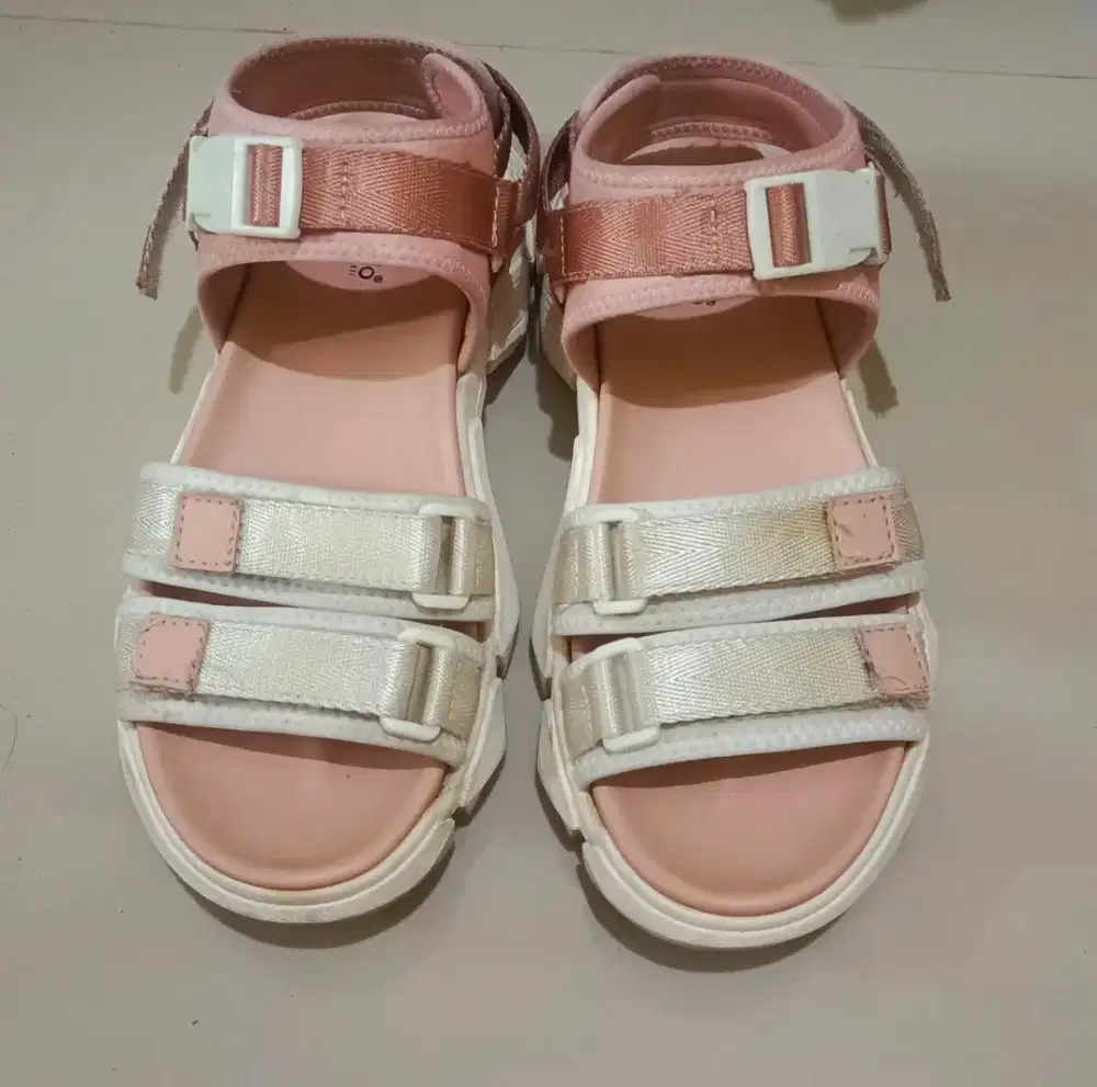 Sendal gunung wanita donatello