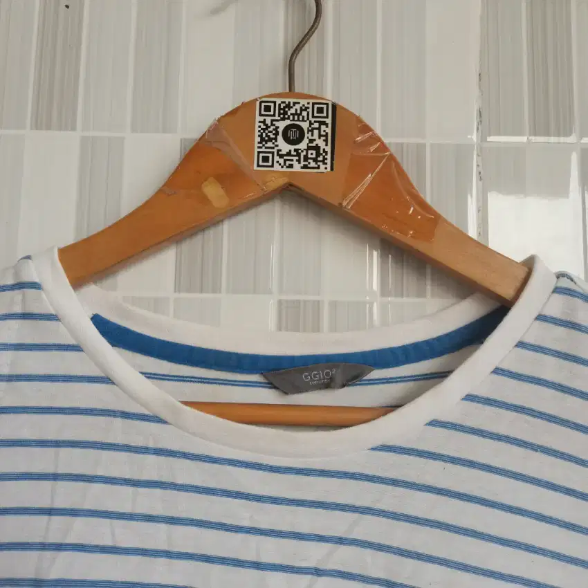 21. Kaos Strip Dewasa Lengan Pendek GG10 Size XL [PRELOVED] (SECOND)