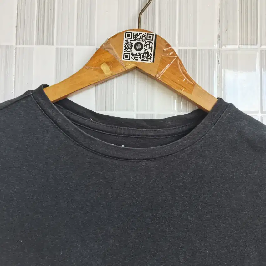 50. Kaos Dewasa Lengan Pendek Daiz Size L [PRELOVED] (SECOND) (BEKAS)