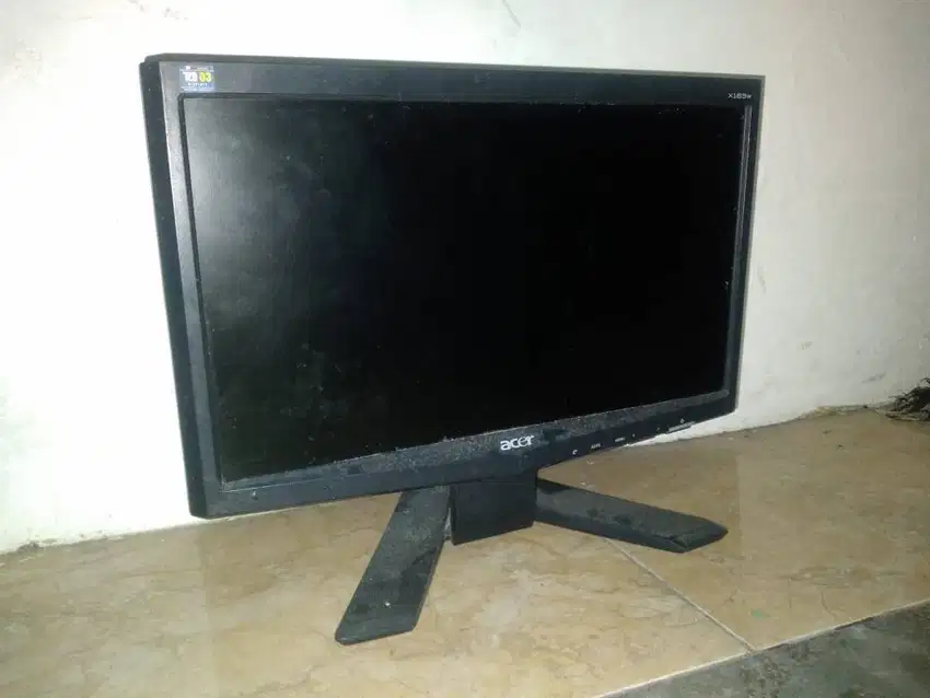 Monitor Komputer Acer X163W