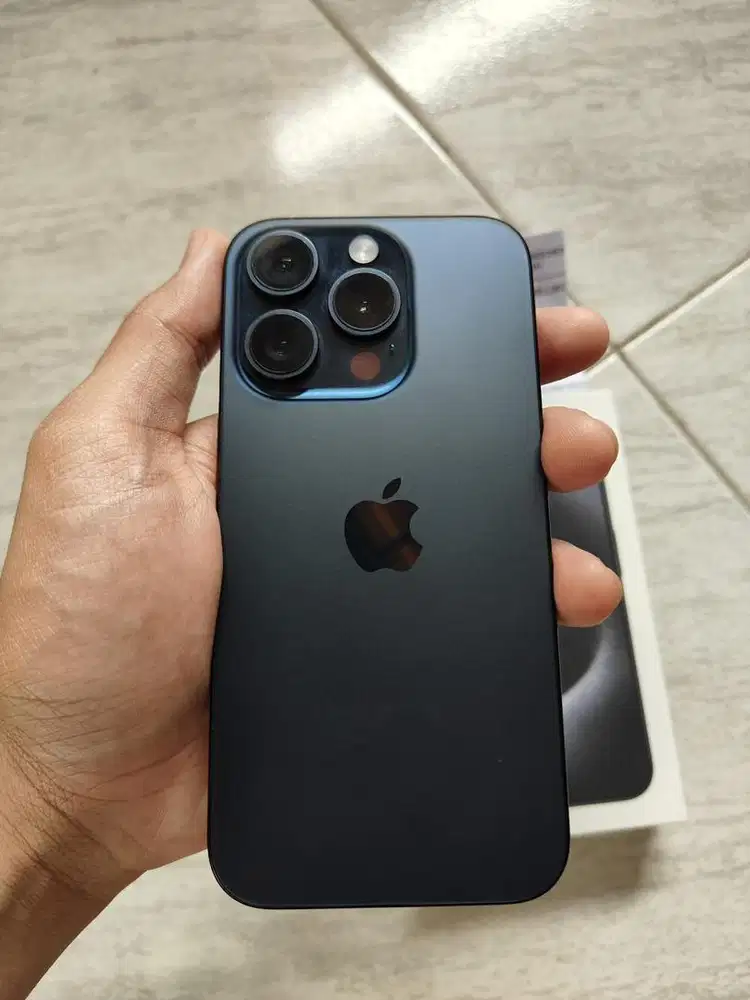 IPHONE 15 pro 128 black titanium