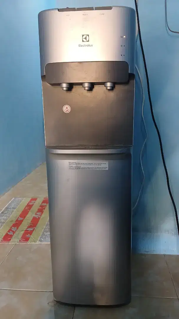 ELECTROLUX Dispenser Galon Bawah Bottom Loading - Silver
