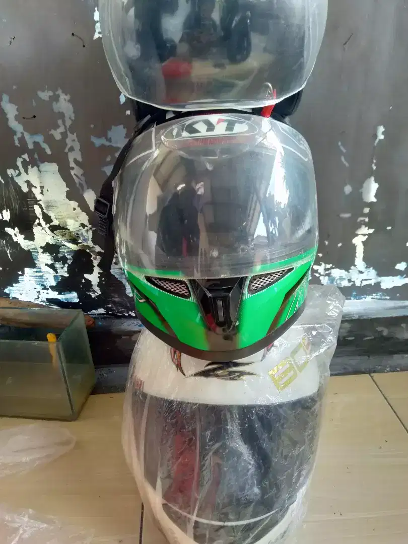 Helm layak pake merk KYT