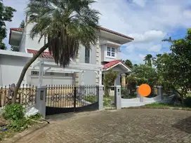 jual rumah bagus.siap huni.berhadapan dgn lapangan Golf Lakeside.