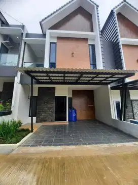 RUMAH D1JUAL, BLOK DUKU, C1BUBUR, JAKARTA T1MUR. RUMAH M1N1MAL1S
