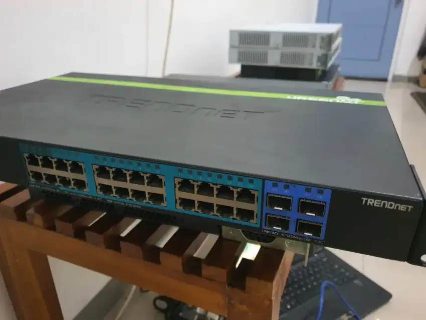 Switch hub PoE 24 port Trendnet TPE-2840WS