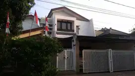 Dijual Rumah Luas Asri Ada Kolam Renang di Pulogebang Jakarta Timur.
