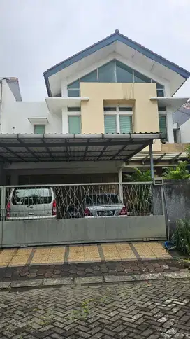 Rumah dengan design modern minimalist dalam cluster perumahan Raffles