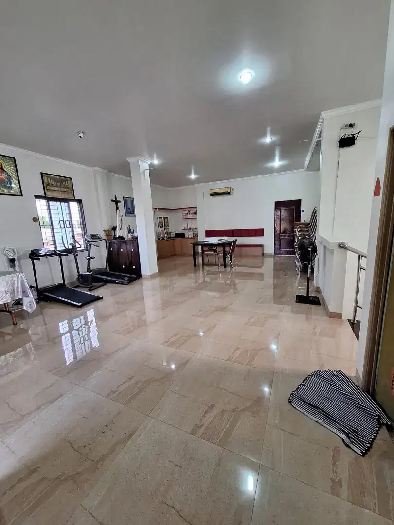Dijual Rumah di Duri Kepa, Jakarta Barat 5BR Furnished Luas 700m